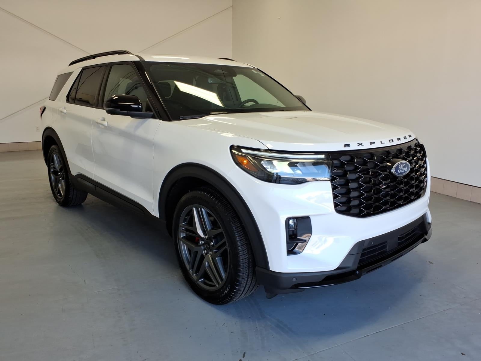 2025 Ford Explorer ST (PL535)'s photo